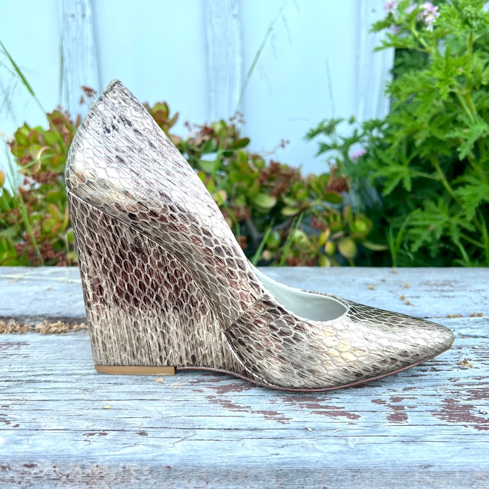 Alice + Olivia Gold Python Embossed Wedge Heels S… - image 2